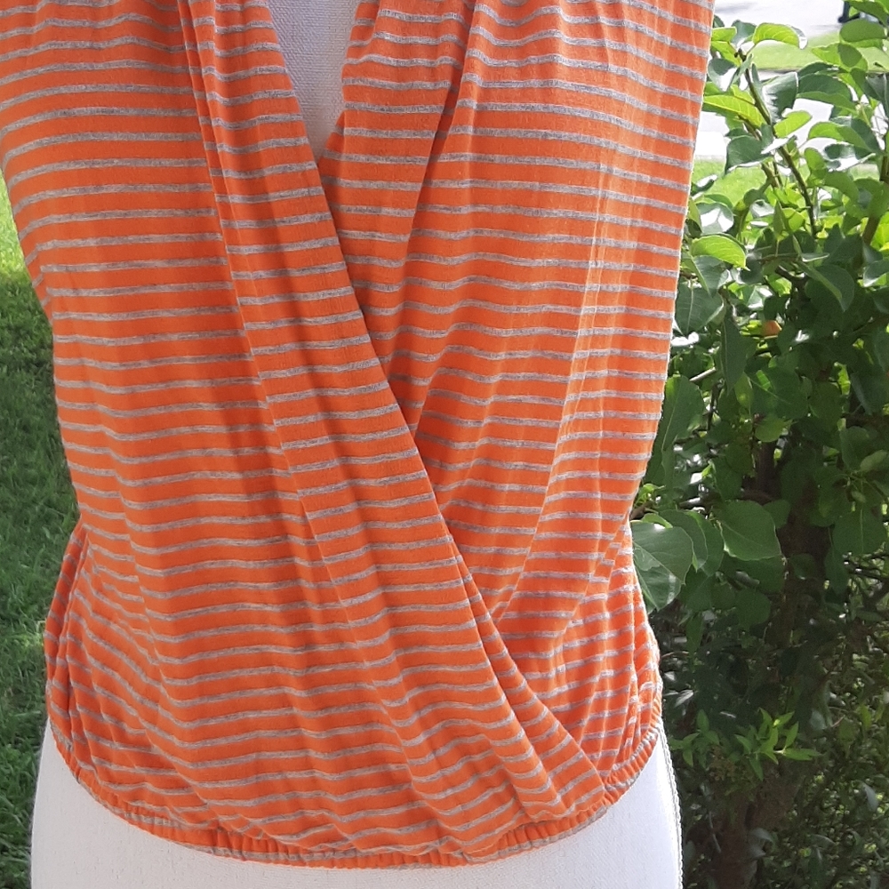 Sofia Vergara Open Front Top - Picture 2 of 8